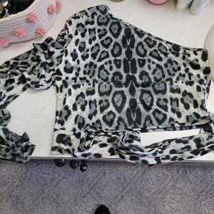 VENUS Black and Gray Leopard Print Blouse